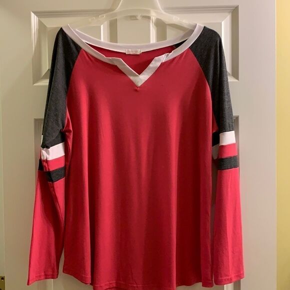 Size 2X local boutique top - Picture 1 of 7